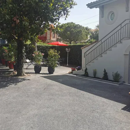 Refait A Neuf, 21m², 3 Pers., Jardin Privatif, Et Commerces A Proximite, Parking Inclus - Fr-1-433-94 *