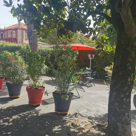Refait A Neuf, 21m², 3 Pers., Jardin Privatif, Et Commerces A Proximite, Parking Inclus - Fr-1-433-94 Apartment
